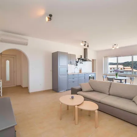 Apartament With Parking Space Kampor, Rab - 20925 Rab Town