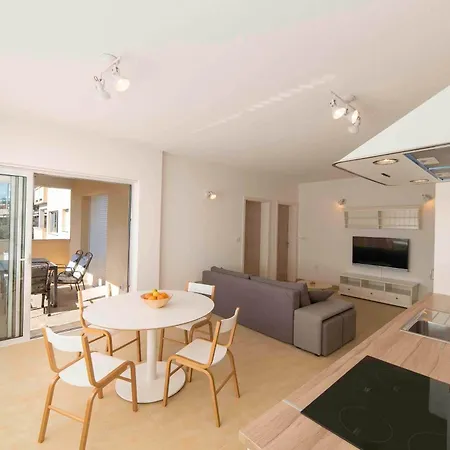 Apartament With Parking Space Kampor, Rab - 20925 Rab Town